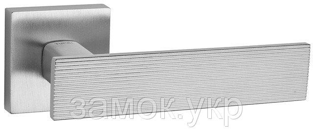 Ручка дверна на розетці Tupai LINA 4 3042 Q хром матовий (Португалія)