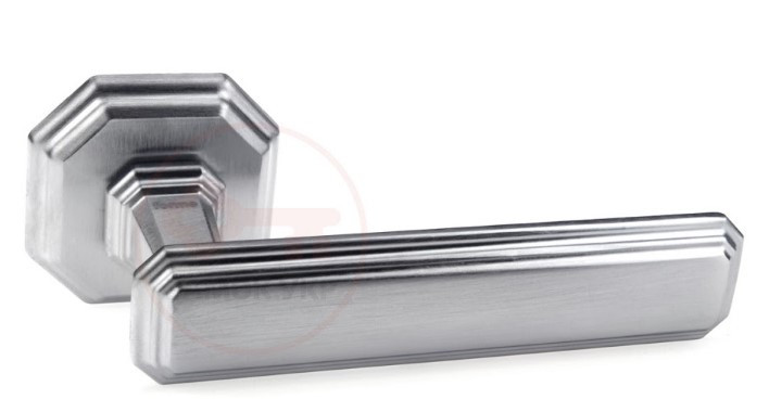 Дверна ручка для вхідних дверей Forme Themis 217R хром матовий (Італія)