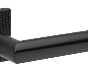 Чорна ручка на розетці Tupai 4002 5SQ/T2 (Португалія)